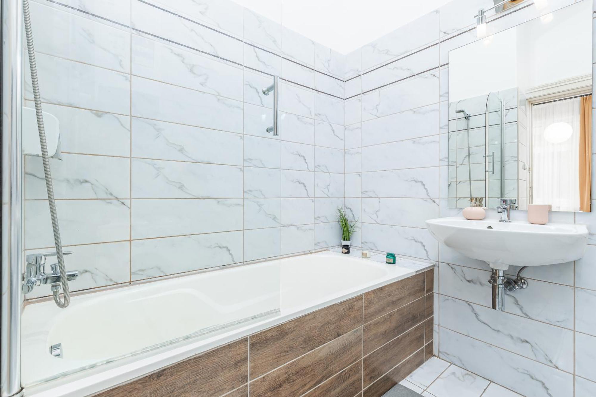 Real Apartments Lovag Budapeşte Dış mekan fotoğraf