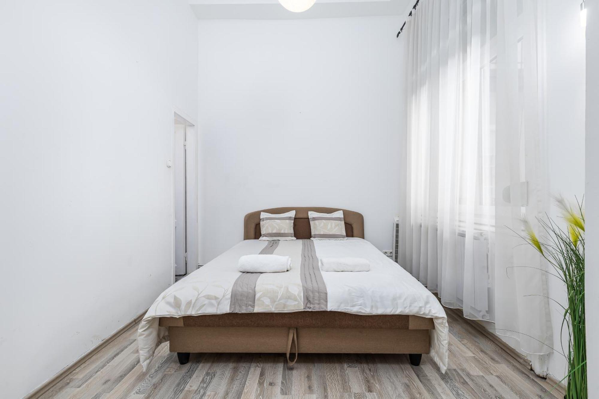 Real Apartments Lovag Budapeşte Dış mekan fotoğraf